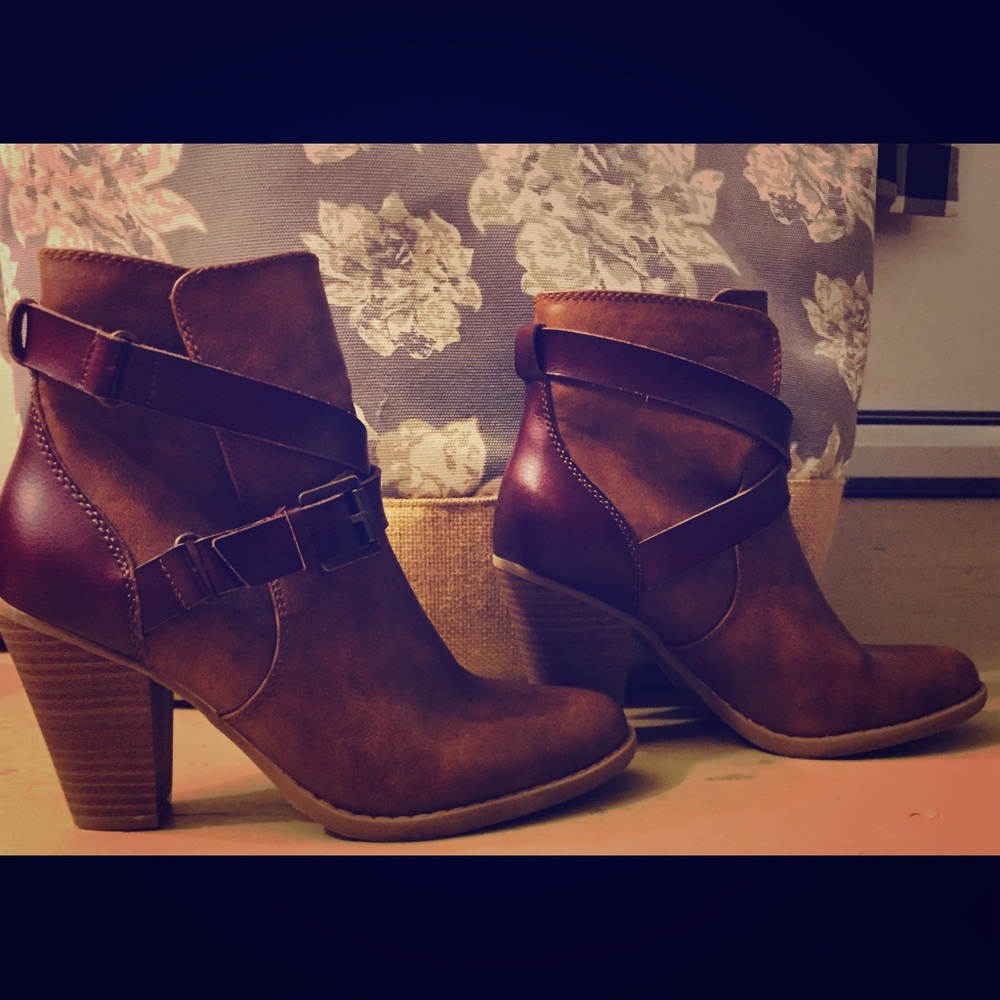 American Eagle boots 7.5